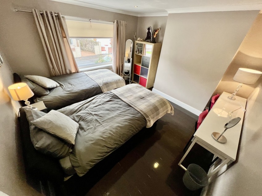 Images for 4 Duffield Drive, Largs