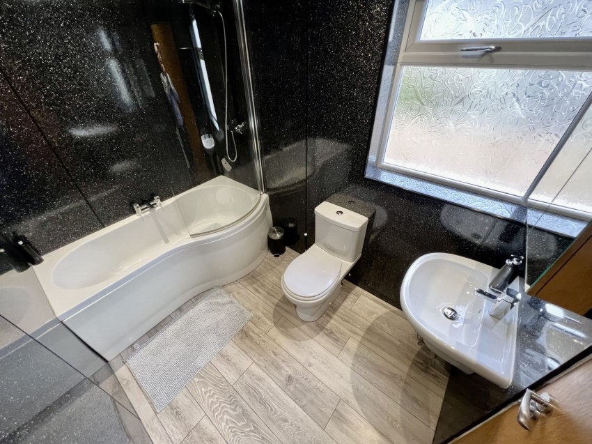 Images for 4 Duffield Drive, Largs