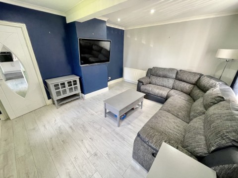 View Full Details for 1 McClue Road, Renfrew, Renfrewshire, PA4 9BL, UK