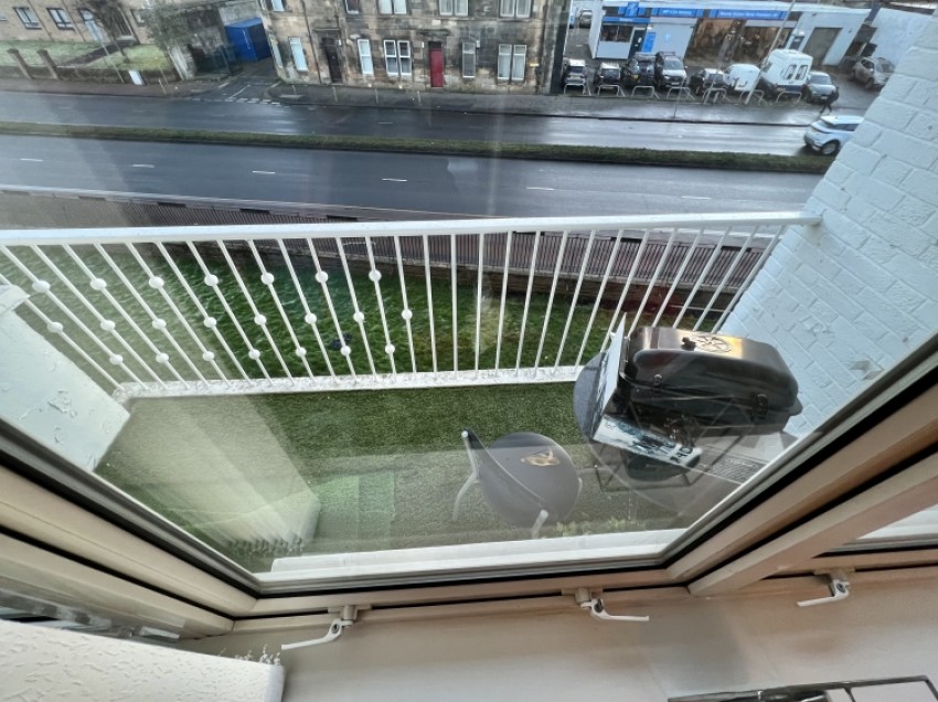 Images for Flat 2/2 1 Sir Michael Place, Paisley, Renfrewshire, PA1 2HR, UK