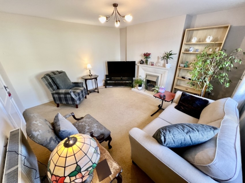 Images for 46 High Street, Lochwinnoch, Renfrewshire, PA12 4AA, UK