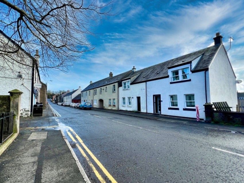 Images for 46 High Street, Lochwinnoch, Renfrewshire, PA12 4AA, UK