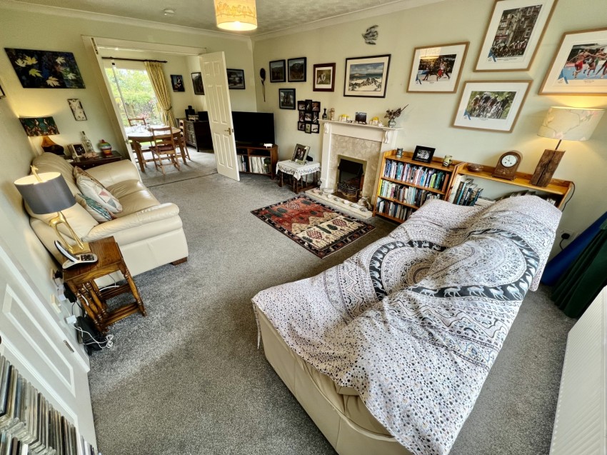 Images for 14 Station Rise, Lochwinnoch