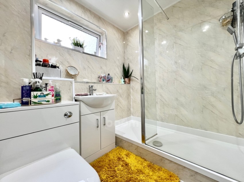 Images for 32 Gladstone Avenue, Johnstone, Renfrewshire, PA5 0RD, UK