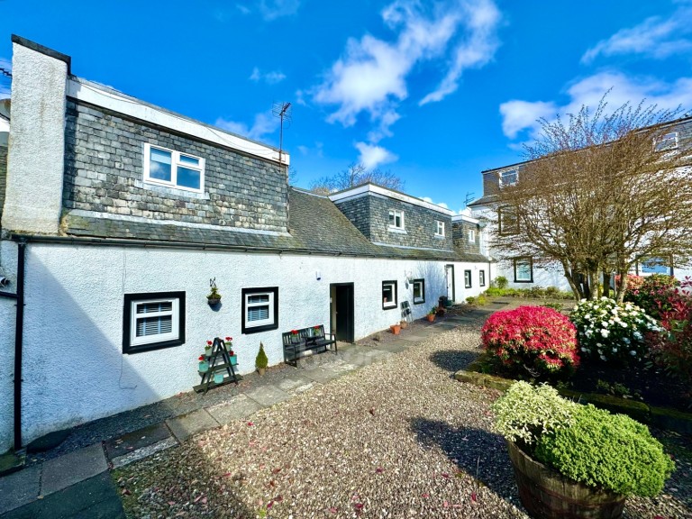 View Full Details for 3 Park Court, Beith