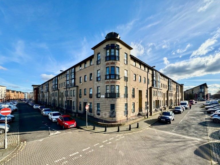 View Full Details for 7 (Flat 2/3) Thistle Terrace, Glasgow,