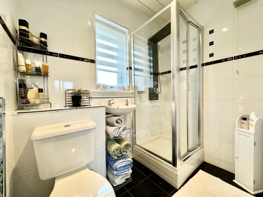 Images for 3 King George Park Avenue, Renfrew, Renfrewshire, PA4 0AP, UK