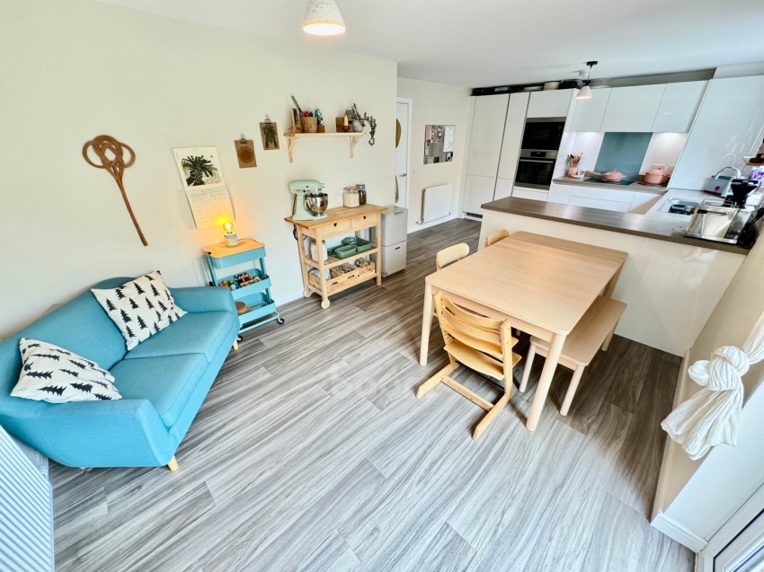 Images for 18 Gebbie Way, Neilston