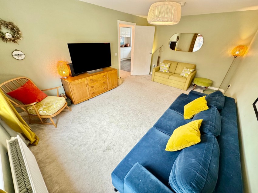 Images for 18 Gebbie Way, Neilston