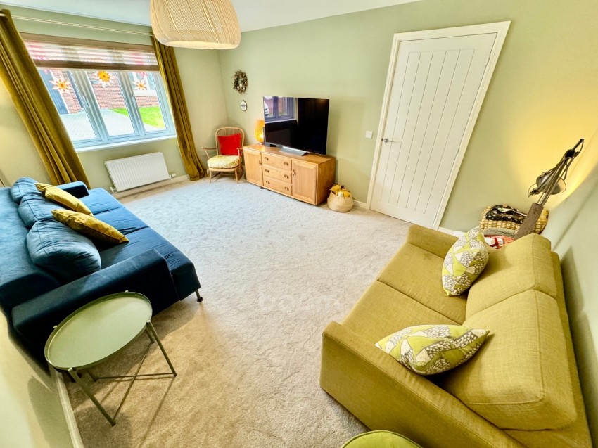 Images for 18 Gebbie Way, Neilston