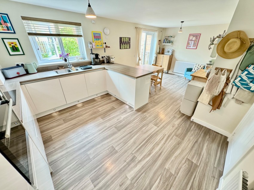 Images for 18 Gebbie Way, Neilston