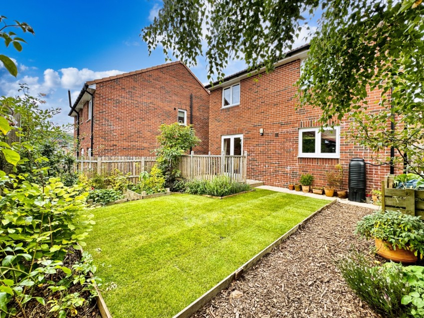 Images for 18 Gebbie Way, Neilston