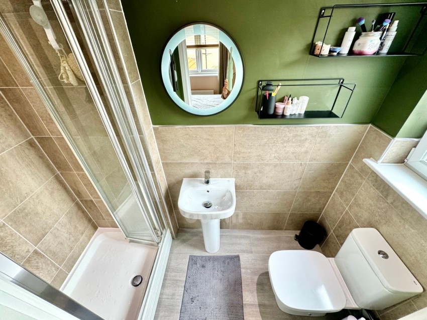 Images for 18 Gebbie Way, Neilston