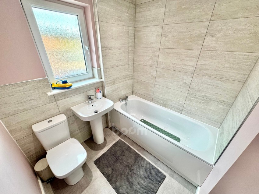 Images for 18 Gebbie Way, Neilston