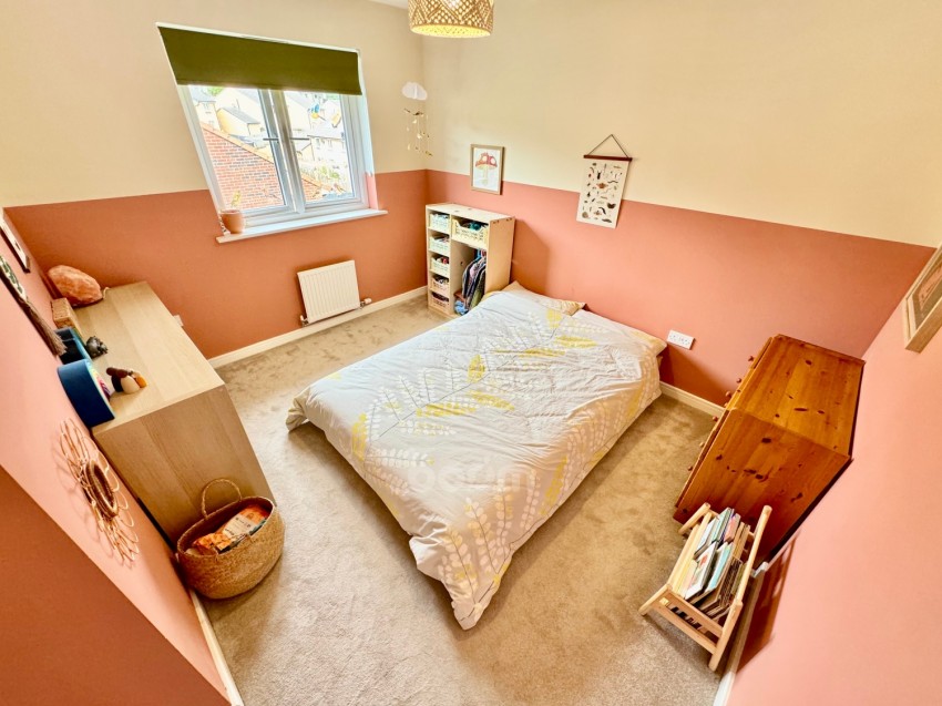 Images for 18 Gebbie Way, Neilston