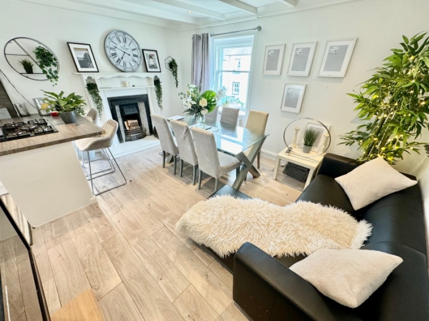 Images for 14c Low Barholm, Kilbarchan, Johnstone, Renfrewshire, PA10 2ET, UK