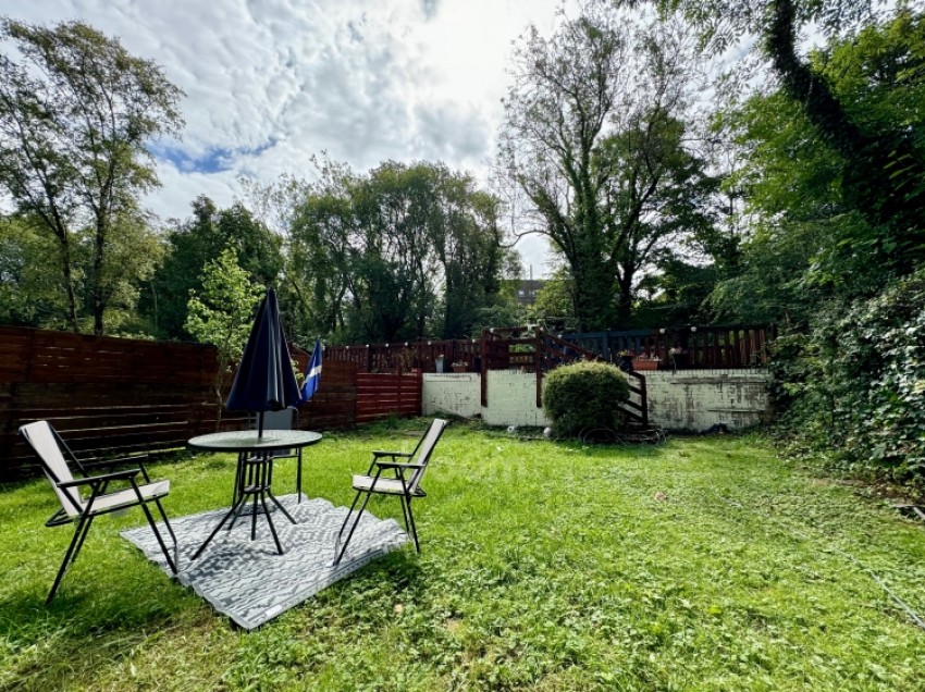 Images for 14c Low Barholm, Kilbarchan, Johnstone, Renfrewshire, PA10 2ET, UK