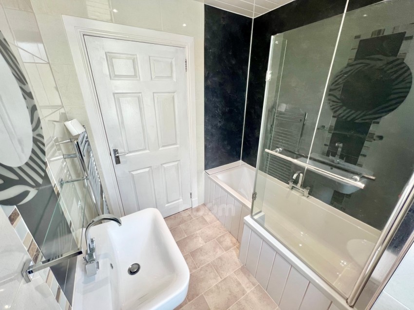 Images for Flat 2/2 8 Knoxville Road, Kilbirnie