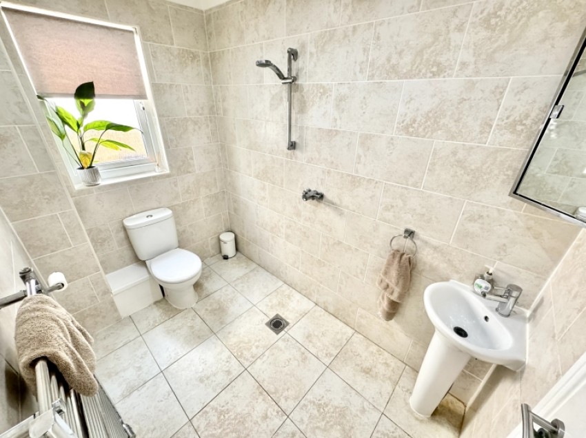 Images for 26 Ladeside Gardens, Kilbirnie, Ayrshire, KA25 7EA, UK