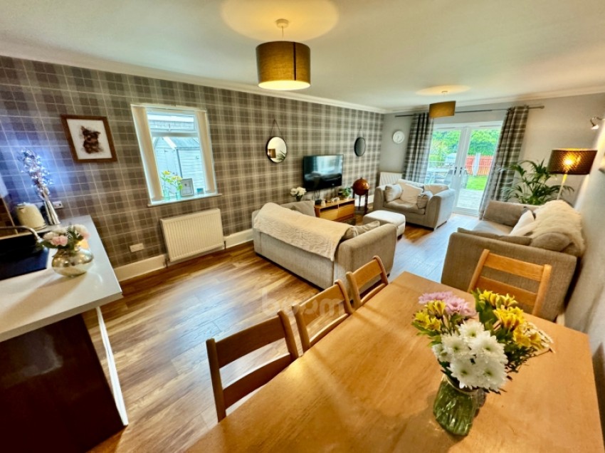 Images for 6 Allands Avenue, Inchinnan, Renfrew, Renfrewshire, PA4 9LG, UK