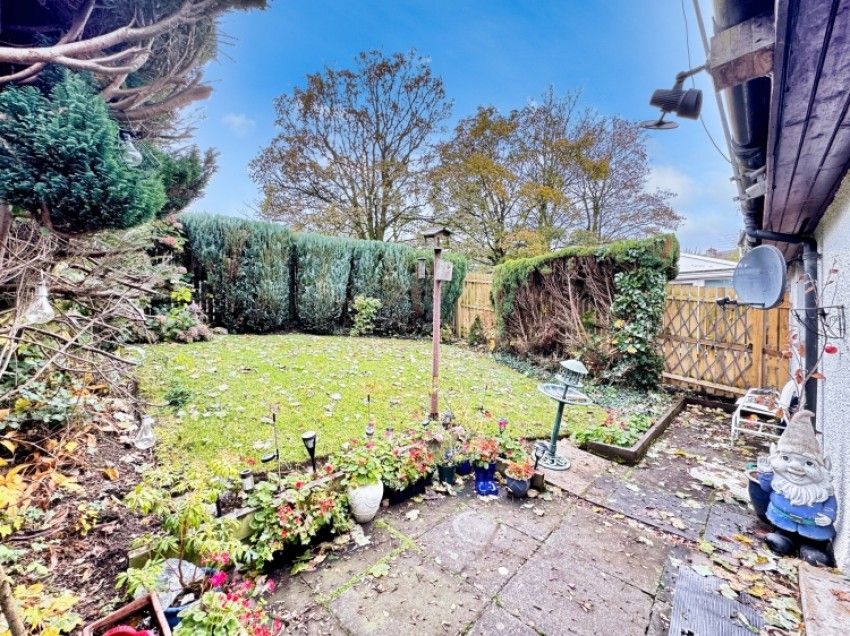Images for 9 Loudon Gardens, Johnstone, Renfrewshire, PA5 8HB, UK