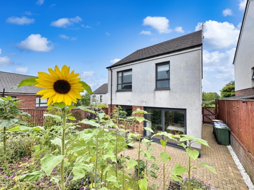 Images for 25 Midton Circle, Howwood, Johnstone, Renfrewshire, PA9 1ED, UK