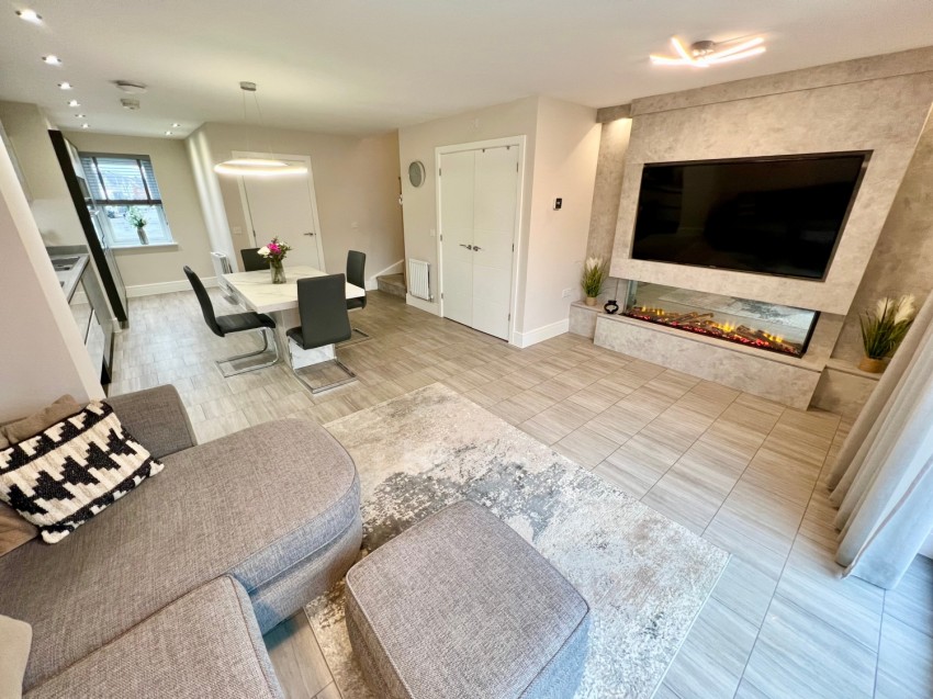 Images for 8 Nairn Drive, Bishopton