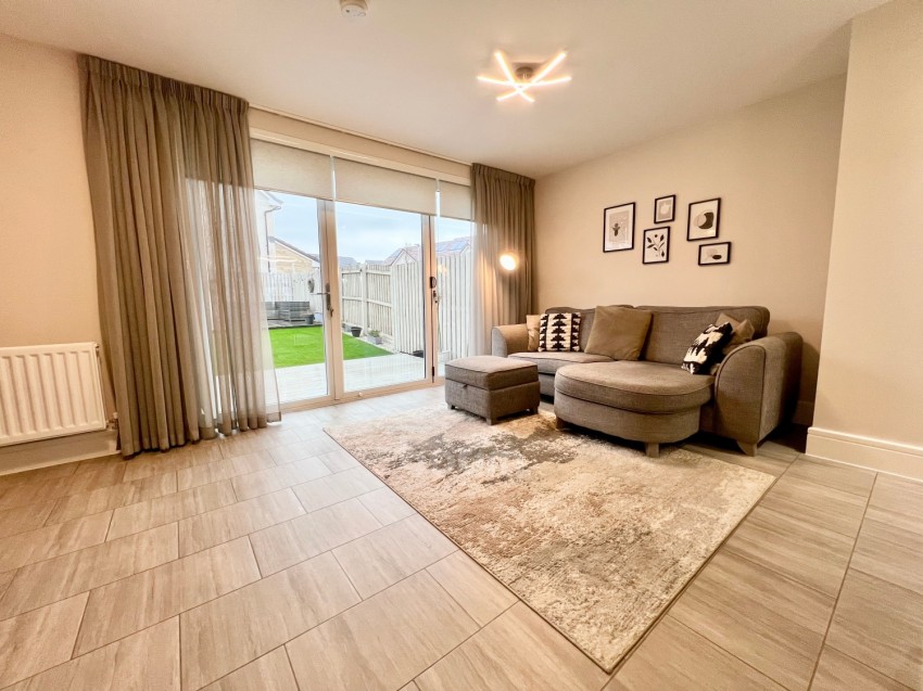 Images for 8 Nairn Drive, Bishopton