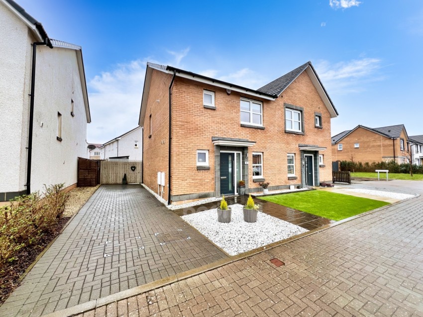 Images for 8 Nairn Drive, Bishopton