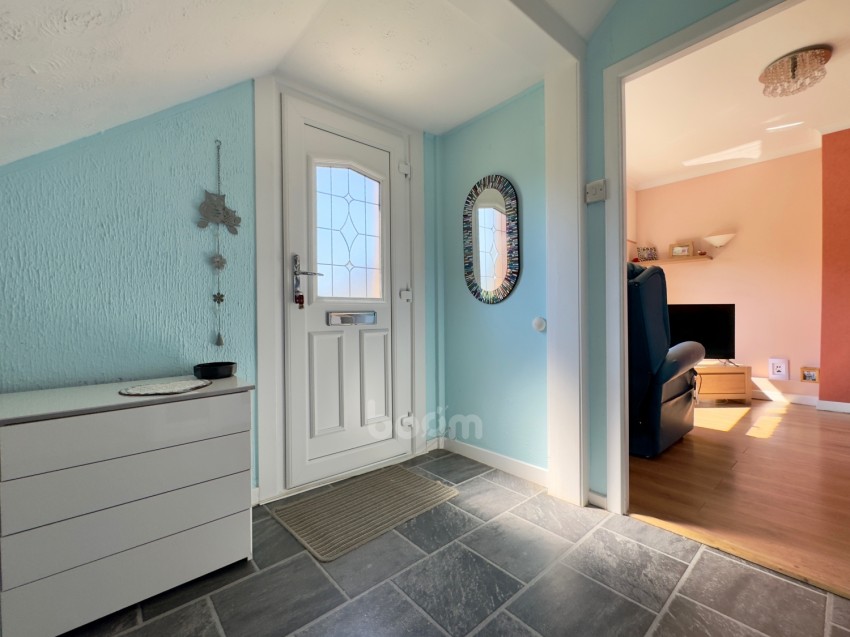 Images for 13 Dipple View, Kilbirnie