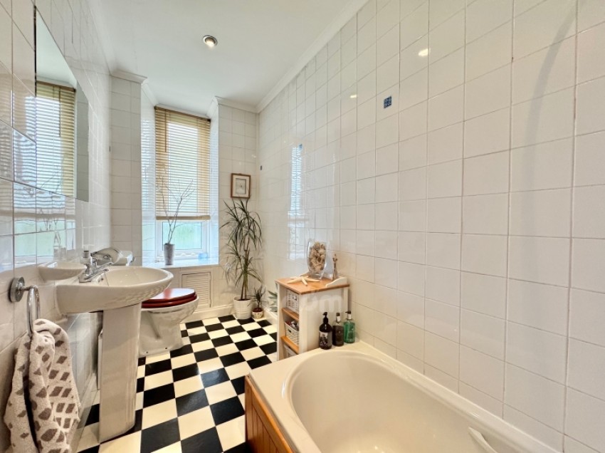 Images for Flat 2/1 37 Whitehaugh Drive, Paisley, Renfrewshire, PA1 3PG, UK