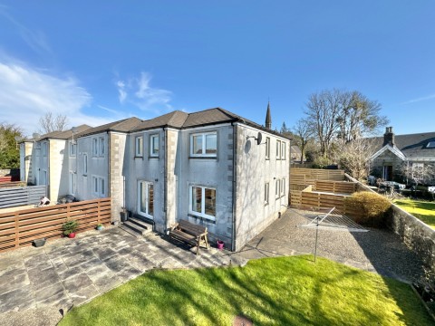 View Full Details for 4 Barrington Gardens, Beith