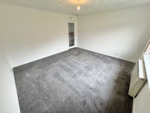 View Full Details for 2E Silverdale Gardens, Largs