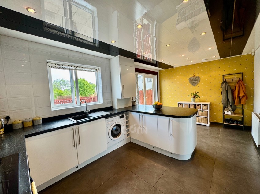 Images for 8 Burnside Grove, Johnstone