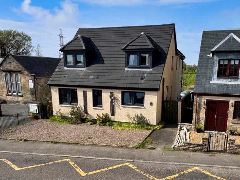 18 Main Road, Gateside, Beith, Ayrshire, KA15 2LF, UK