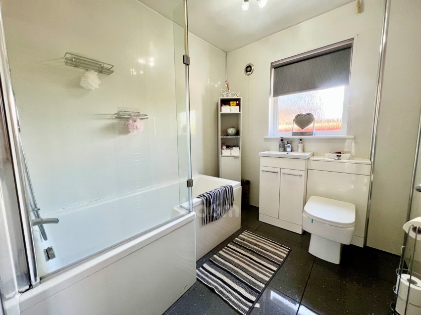 Images for 48 Flures Drive, Erskine