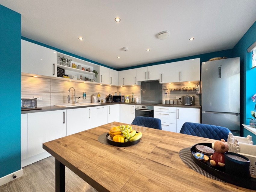 Images for 61 Auldlea Gardens, Beith