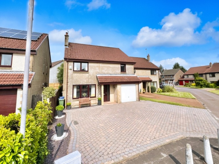 3 Sandpiper Road, Lochwinnoch, Renfrewshire, PA12 4NB, UK