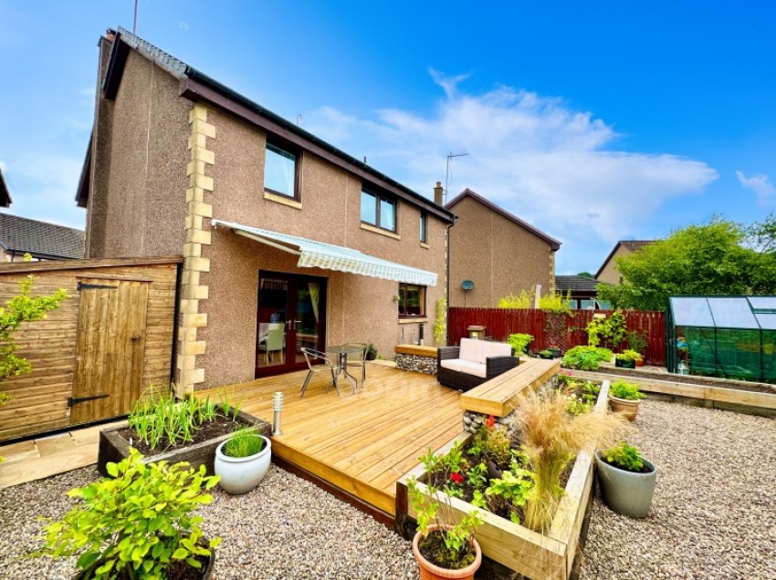 Images for 28 Sandpiper Road, Lochwinnoch, Renfrewshire, PA12 4NB, UK