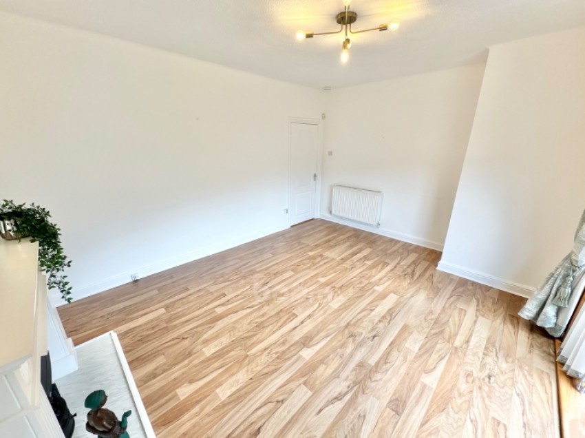 Images for 32 Barscube Terrace, Paisley, Renfrewshire, PA2 6XG, UK