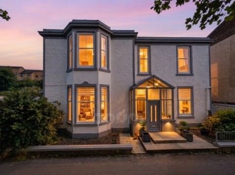 View Full Details for 3a Burnlea Road, Largs, Ayrshire, KA30 8BX, UK