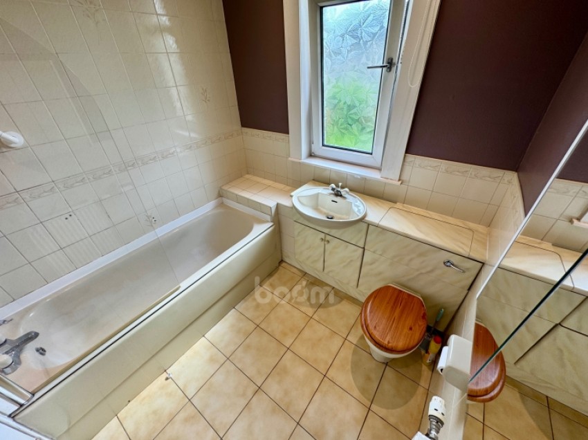 Images for 17 Fulbar Road, Glasgow, G51 4HU, UK