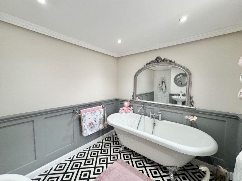 Images for 29 Braehead, Beith, Ayrshire, KA15 1EF, UK