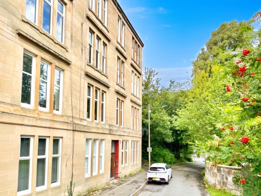 Images for Flat 3/2 49 Kilmailing Road, Glasgow, G44 5UH, UK