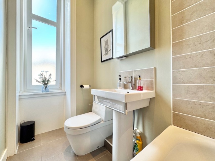 Images for Flat 3/2 49 Kilmailing Road, Glasgow, G44 5UH, UK