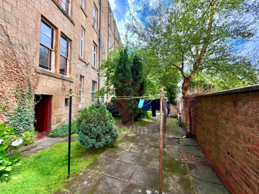 Images for Flat 3/2 49 Kilmailing Road, Glasgow, G44 5UH, UK