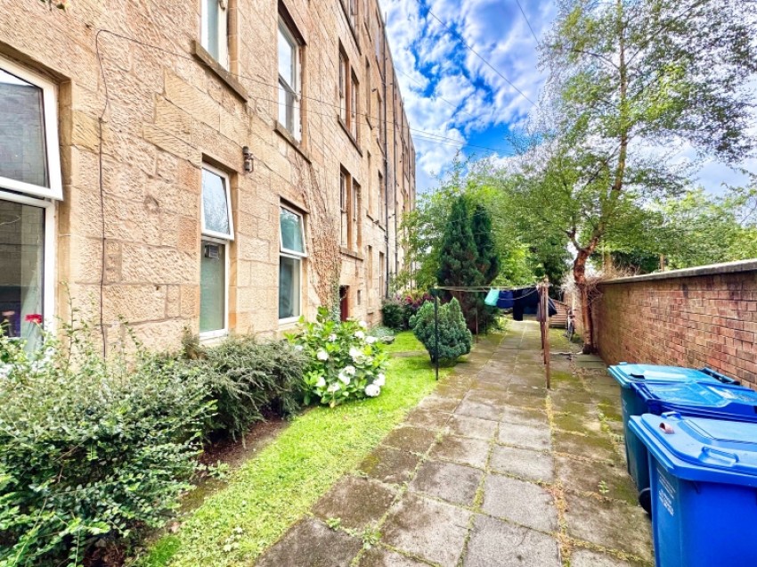 Images for Flat 3/2 49 Kilmailing Road, Glasgow, G44 5UH, UK