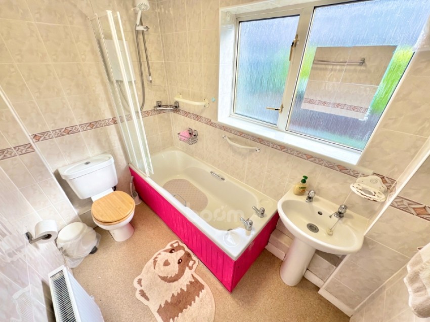 Images for 17 Roaden Avenue, Paisley, Renfrewshire, PA2 0AT, UK