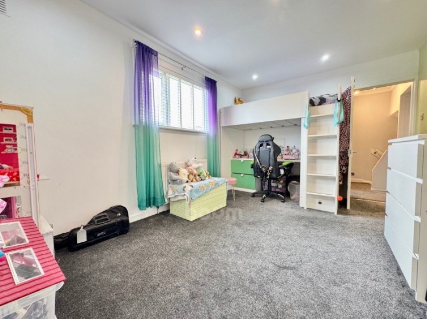 Images for 37 Thorntree Avenue, Beith, Ayrshire, KA15 2EE, UK