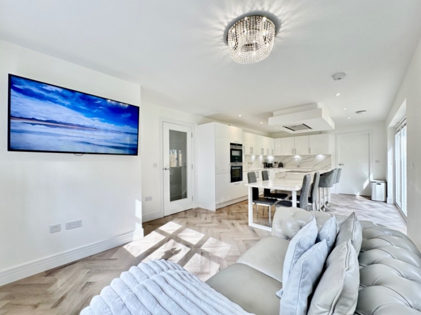 Images for 6 Cairnmaith, Erskine, PA8 7FA, UK